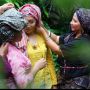 Merayakan Hari Batik dengan Ragam Penutup Kepala Perempuan Nusantara