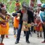 Tiba di Papua, Gubernur Ganjar Disambut Tarian Belasan Anak-Anak