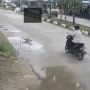Viral Video Ibu Terlintas Truk Selamatkan Anak Menyeberang, Dunia Sosmed Berduka: Ya Allah