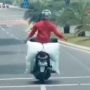 Polisi Buru Biker Matic yang Viral karena Aksi Nekatnya