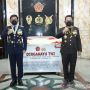 Kapolri Kasih Kado Kejutan di HUT ke-76 TNI, Panglima Hadi Tjahjanto Terharu