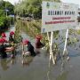 Ikut Menjaga Keanekaragaman Hayati, PT AHM Tanam Mangrove dan Buah Langka