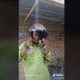 Viral Tutorial Pria Pakai Helm Ditonton 8 Juta Kali, Poni Badai Jadi Sorotan