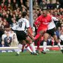 5 Penyerang Haus Gol Ini Pernah Bermain di Liverpool dan Man City