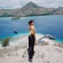7 Gaya Syahnaz Sadiqah Liburan di Labuan Bajo, Pemotretan Bak Model