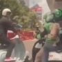 Viral Video Pemotor Vespa Ngamuk Ajak Kelahi Ojol, Warganet: Coba Ada Ojol Lain Auto Sujud
