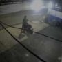 Maling Celingak-celinguk Terekam CCTV, Pura-pura Pipis Ternyata Curi Motor di Surabaya