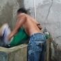 Suami Pamer Mandikan Istri, Aksinya Malah Bikin Warganet Ngilu