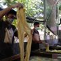Sejak Pandemi Usaha Celup Kain di Buleleng Makin Sukses, Omzet Capai 200 Juta Per Bulan