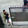 Viral Detik-detik Pagar Besi Roboh Menimpa Motor, Pengendara Sampai Terjengkang
