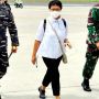3 Potret Menlu Retno Marsudi Pakai Sepatu Beda Warna Bareng Jokowi, Gemas Banget!