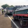 Pick Up Bermuatan Beras Terguling di Tol Tanjung Priok