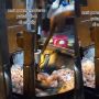 Viral Pedagang di Malang Ini Masak Nasi Goreng Dibantu Robot, Alasannya Bikin Terenyuh