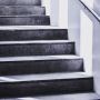 Patah Tulang Jatuh dari Tangga Gegara Sepatu, Pria Ini Tuntut Istri ke Pengadilan