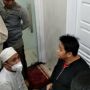 Geger! Pria Bercadar Sholat di Shaf Wanita, Jamaah Curiga dari Suara Keras