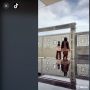 Hypebeast Abis! Gerbang Rumah Wanita Ini Curi Fokus: Bikin Tetangga Ketar-Ketir