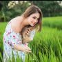 7 Gaya Artis Pemotretan di Tengah Sawah, Konsep Dramatis hingga Ala Istri Petani