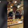 Biasanya Cuma Antar Pesanan, Momen Driver Ojol Perdana Makan Sushi Bikin Terenyuh