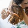 Biar Nggak Gampang Rontok, Ini Tips Menyisir Rambut yang Benar sekaligus Anggun Berdasarkan Jenis Sisir