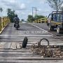 Jembatan Penghubung 3 Daerah di Muara Badak Rusak Parah, Warganet: Lewat Sini, Uji Nyali