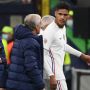 Manchester United Konfirmasi Raphael Varane Menepi Beberapa Minggu