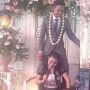 Ngakak, Penyanyi Kondangan Gendong Pengantin Pria Dipundak, Netizen: Istri Gak Cemburu?