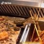Video Pria Tunggu Masakan di Restoran Ini Viral, Saat Dizoom Bikin Kaget Warganet