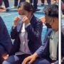 Viral Mahasiswa Dimandikan Air Kembang Setelah Lulus, Aksi Ibu Dosen Bikin Warganet Salfok