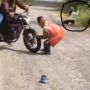 Viral Video Pemotor Cowok Bonceng Cewek Tak Kuat Jalan Menanjak, Warganet Kasihan Ceweknya