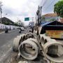Pembangunan Jalan Dr Wahidin Dilanjut, Pedagang Keluhkan Material yang Tutupi Jalan