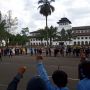 Blokade Jalan di Depan Gedung Sate, Mahasiswa Teriak Jokowi Gagal