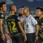 Oki Dwi Putra, Wasit Kontroversial Laga Persija Vs Arema yang Pernah Pingsan di Lapangan
