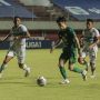 Persebaya dan Persela Berbagi Poin dalam Derby Jatim di Maguwoharjo