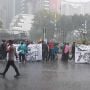 Longmarch ke Kawasan Ring 1, Ratusan Mahasiswa Hujan-hujanan Demo 7 Tahun Rezim Jokowi
