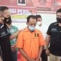 Sopir Truk Pukul Benda Dibawah Terpal Sampai Tidak Bergerak, Saat Dibuka Ternyata Manusia