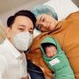 Saingin Kegantengan Ayah, 9 Potret Baby Pierce Anak Billy Davidson Baru Lahir