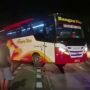 Viral Truk Hadang Rombongan Bus Lawan Arah di Lamongan, Endingnya Bikin Geleng-geleng