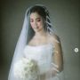 Jessica Iskandar Tampil Elegan di Hari Pernikahan, Veil 5 Meternya Curi Perhatian