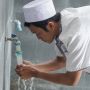 Tata Cara Wudhu Lengkap dengan Bacaan Niat yang Benar