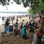 Pantai Carita Mulai Membludak Dikunjungi Wisatawan