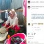 Aksi Seorang Ibu, Sambil Cuci Piring Tetap Live Streaming, Taruh Sapu di Kepala, HP Diikat