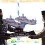 Menhan Prabowo Serahkan Dua Kapal Angkut Tank Produksi Dalam Negeri Kepada TNI AL