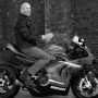 Best  Oto: Jason Statham Bersanding Ducati Superleggera V4, Suzuki Hayabusa di Malaysia