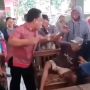 Viral, Kakek Pemulung Dipukul Warga, Alissa Wahid Cari Bapak Baju Merah dan Hitam