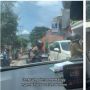 Viral Mobil Kena Macet di Jalan Sempit, Kendaraan Lain Auto Minggir saat Sosok Ini Keluar