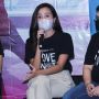 Beby Tsabina Derita Skoliosis, Olahraga Yoga Bisa Bantu Atasi Kelainan Tulang Ini