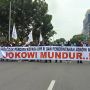 Emak-emak Ikut Demo, Bentangkan Spanduk Jokowi Mundur hingga Poster Bebaskan Habib Rizieq