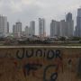 Pengerukan Lumpur di Kanal Banjir Barat