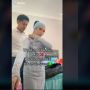Pasangan Ini Gelar Resepsi Tanpa MUA, Pengantin Wanita Dandan Dibantu Suami