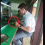Viral Foto Bule Ganteng Santai Makan di Warteg, Publik Debat Masalah Lauk
